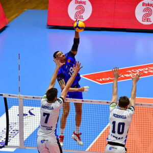 Halkbank play-off mesaisinde